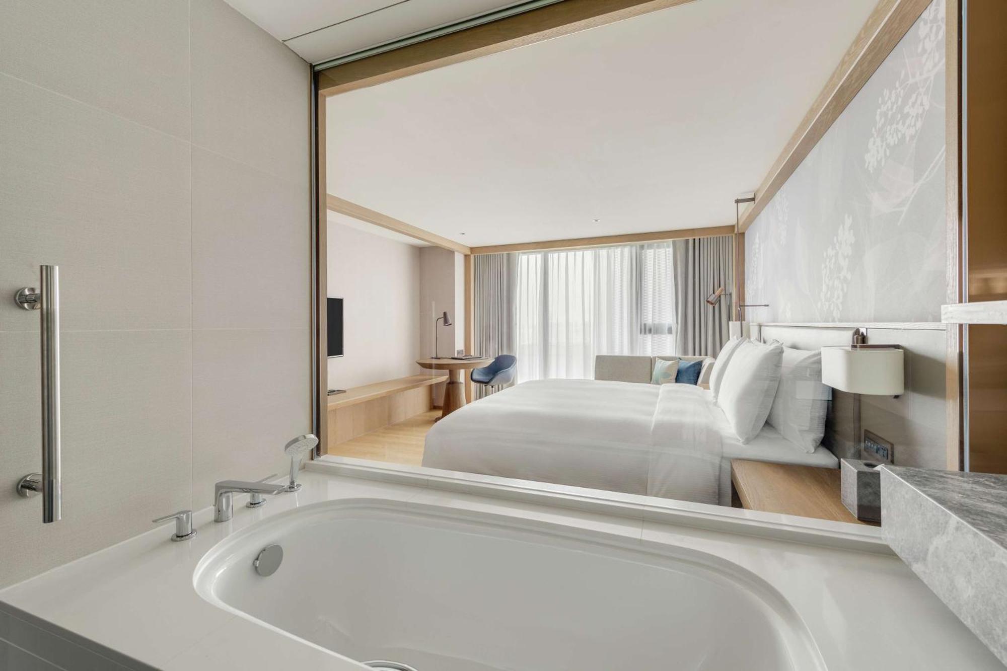 Doubletree By Hilton Taipei Zhongshan Екстериор снимка