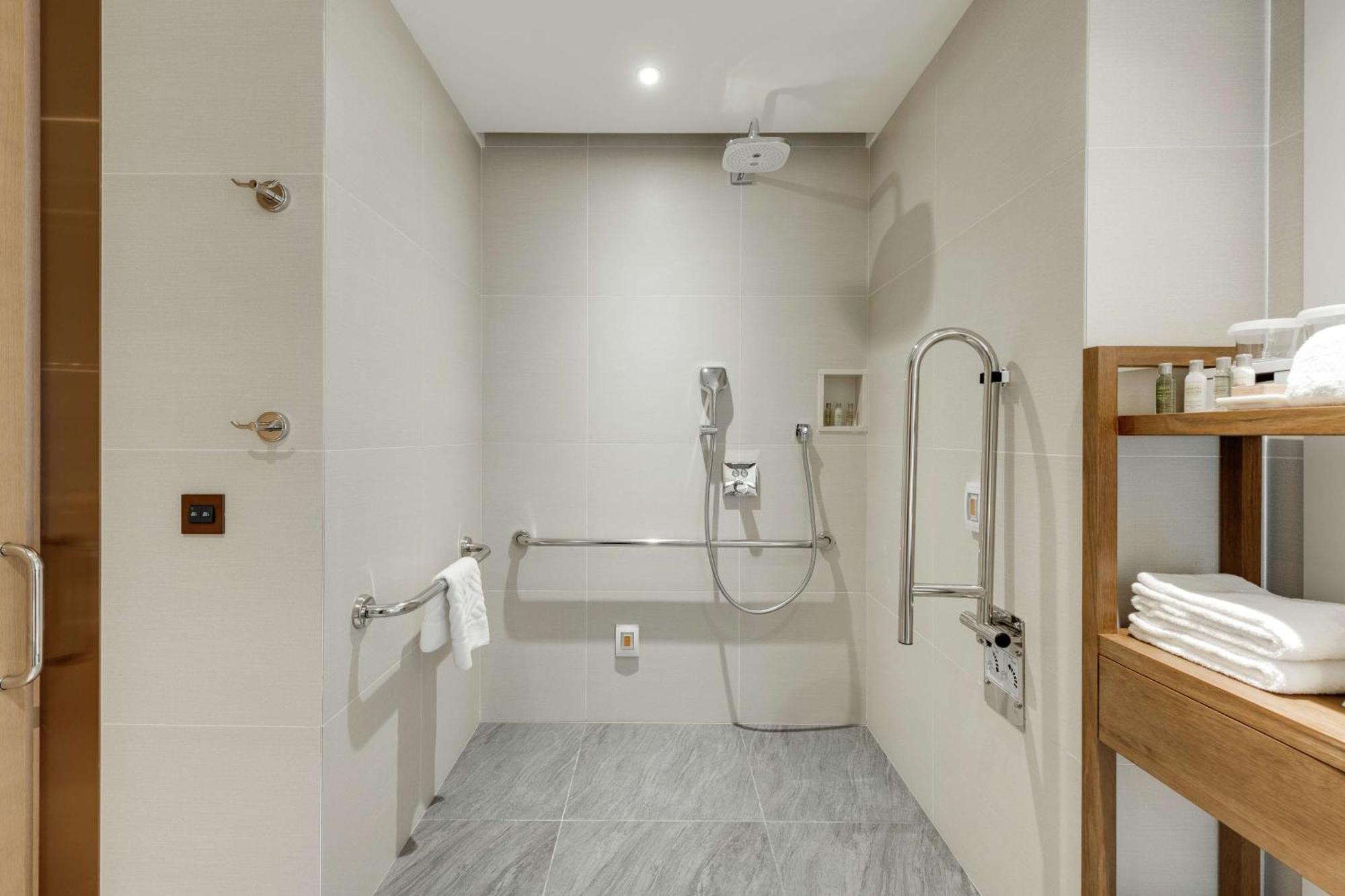 Doubletree By Hilton Taipei Zhongshan Екстериор снимка