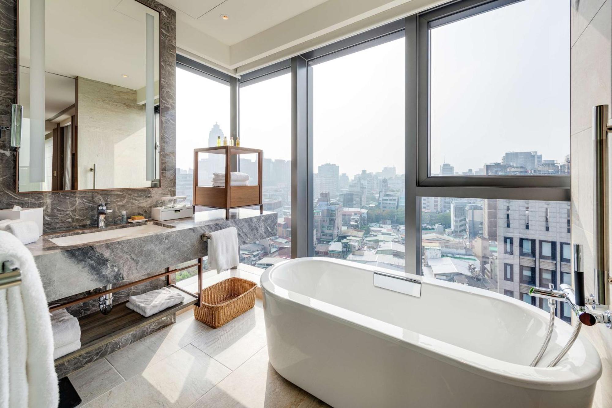 Doubletree By Hilton Taipei Zhongshan Екстериор снимка